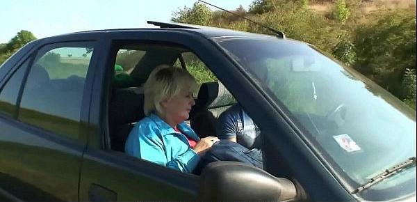  Hitchhiking blonde granny gets doggy-fucked roadside